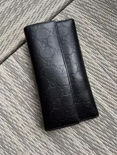 GUCCI グッチ　レザー二つ折り財布 エンボスロゴ