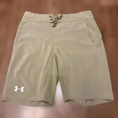 UNDER ARMOUR ベージュショートパンツ SM