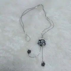 薔薇のロングネックレス　ラリエット