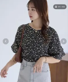花柄半袖ブラウスのサムネイル