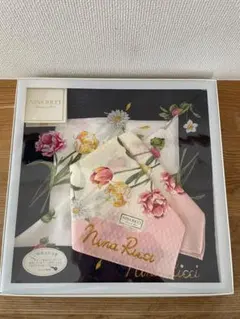 NINA RICCI 花柄ハンカチのサムネイル