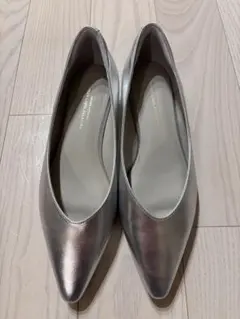 green label relaxing シルバー　パンプス