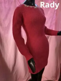 radyビジュー付きのピンク色ニットワンピース美品