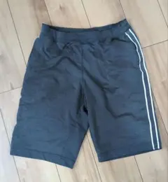 ユニクロ ダークグレー Lサイズ ショートパンツ