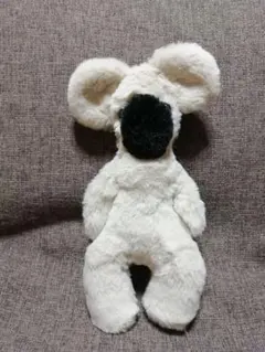 顔が鼻のコアラのぬいぐるみ。足が太いバージョン。