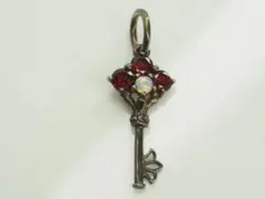 碌山　ロクザン　素敵なキーモチーフ天然ガーネット　オパールペンダント　シルバー