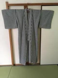 白黒　縦じま　着物のサムネイル