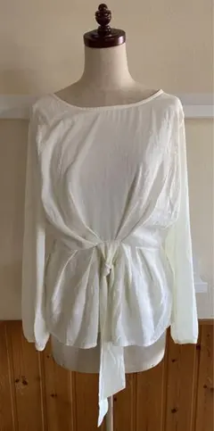 a.v.v ウエストリボン　プルオーバーブラウス　オフ白　タグ付未使用M