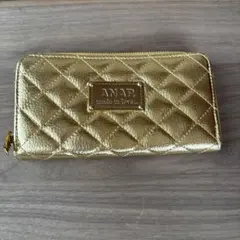美品　ANAP ゴールド キルティング 長財布のサムネイル