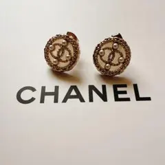CHANEL 新品未使用 ロゴパールシェルゴールドピアス