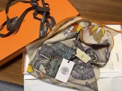 新品 Hermes Bal de soie トライアングルジェアンストールのサムネイル