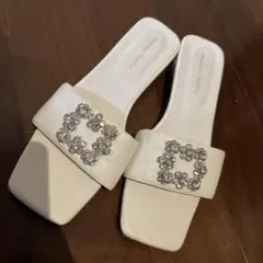 ZARA ビジュー付きホワイトツイードサンダルのサムネイル