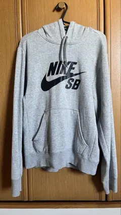 NIKE SB グレー フード付きパーカー Sサイズ