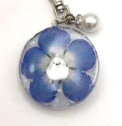 キーホルダー✨レジン✨シマエナガ✨チャーム✨押し花✨ネモフィラ✨かわいい✨白AA