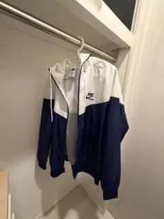 Nike ウィンドブレーカーとパンツセット（海外モデル？）