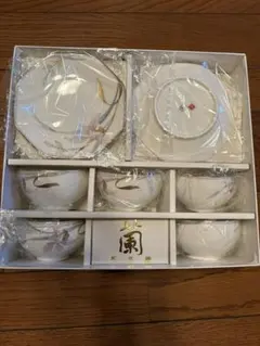 湯飲みと皿のセット 陶器製