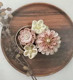 つまみ細工　髪飾り　半くすNo.11 ヘアクリップ　くすみピンク　ハンドメイド