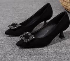 ビジュー付き黒ポインテッドトゥパンプス