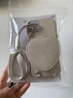 【美品】3coinsキショルダー付きハートスマホケースのサムネイル