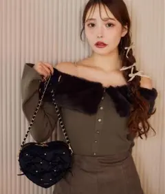 【NICE CLAUP】ビジューフェイクファーニット