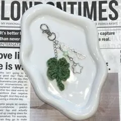 クローバー 編み物 ビーズキーホルダー