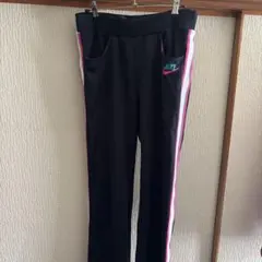 新品未使用　レディース　Nike サイドストライプ 黒ジャージパンツ　Mサイズ
