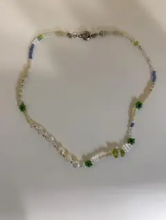 ビーズとパールのカジュアルネックレス