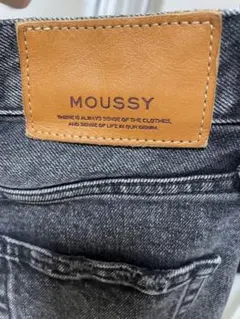 【美品】MOUSSY ブラックデニムパンツ 26インチのサムネイル