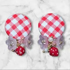 訳あり ハンドメイドピアス くるみボタン チェック柄 いちごピアス