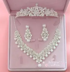 高品質3点セット❣️ティアラ ・ネックレス・イヤリング★ブライダル新品ウェディング