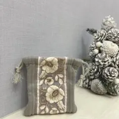 花柄刺繍 グレー 巾着袋 約11cm x 10cm インド刺繍リボン　オシャレ