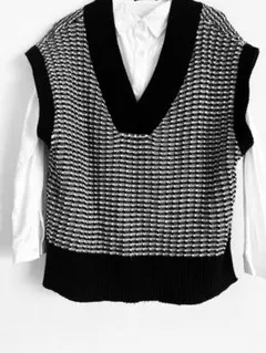 Vネックニットベスト ブラック・ホワイト