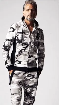 Item thumbnail for item b9626844-c9b7-4a8c-9310-d10b8684d36c