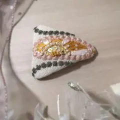 ひまわり 三角パッチンピン 刺繍 ビーズ パッチンピン ヘアピン  子供 大人