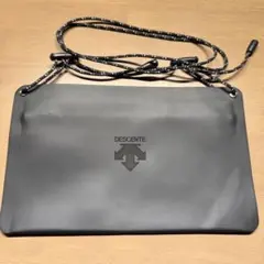 DESCENTE サコッシュ ブラック 防水のサムネイル
