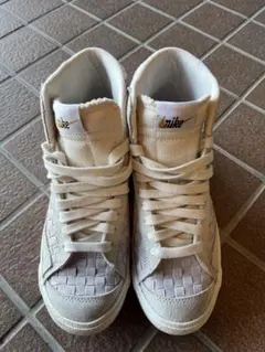 NIKE Women's BLAZER MID 77