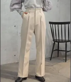 tiptop センタープレスセミフレアスラックス アイボリー