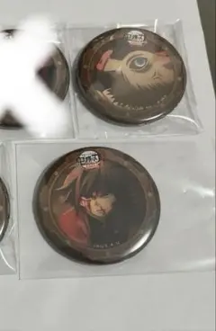 鬼滅の刃　缶バッジ　無限城　義勇　伊之助　2点