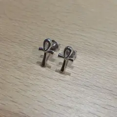 エジプト十字架ピアス
