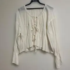 LOWRYS FARM ホワイト フリル付き長袖ブラウス