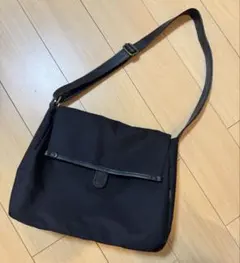 美品 クラスカ KLASKA フラップショルダー BATEAUのサムネイル