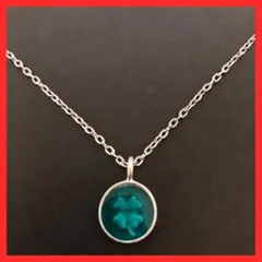 コーラルカラーの四つ葉のクローバーのネックレス⭕️商品説明必読