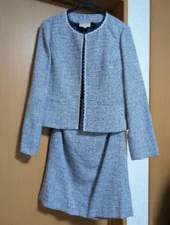 お値下げ中！青系ツイード ノーカラーセットアップ（11号）