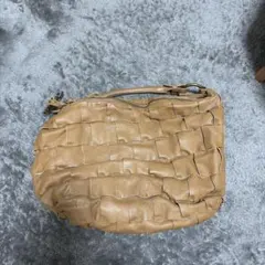 ズッケロフィラート　レザー編み込みショルダーバッグ ベージュ