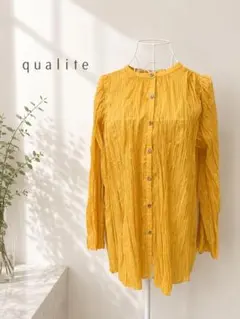 タグ付き　qualité カリテ ドビーストライププリーツシャツのサムネイル