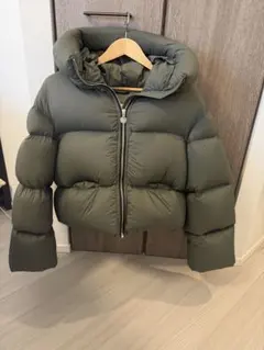 IENKI IENKI オリーブグリーン クロップドダウンジャケット IENKI IENKI オリーブグリーン クロップドダウンジャケット IENKI