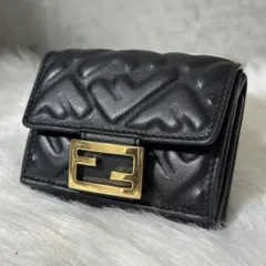 フェンディ FENDI バゲット 三つ折り 財布 ズッカ柄 FF ブラック