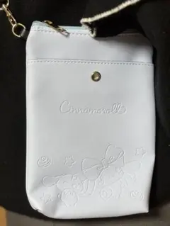 Cinnamoroll エンボスポシェット　バッグ　シナモロール　サンリオ　水色