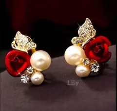 新品✨ 薔薇 蝶 バタフライ ローズ パール ピアス エレガント ラインストーン