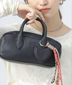 BEAMS HEARTショルダーバッグ ブラック チャーム付きボストンバッグのサムネイル